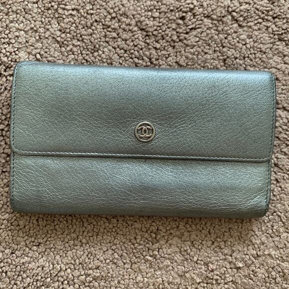 CC1009 Chanel women's silver long wallet - Picture 1 of 8